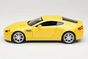 Aston Martin V8 Vantage Žlutý Hot Wheels 1:18 G7159 Kov – obrázek 4 z 8