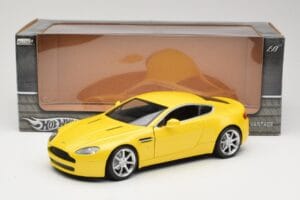 Aston Martin V8 Vantage Žlutý Hot Wheels 1:18 G7159 Kov – obrázek 8 z 8