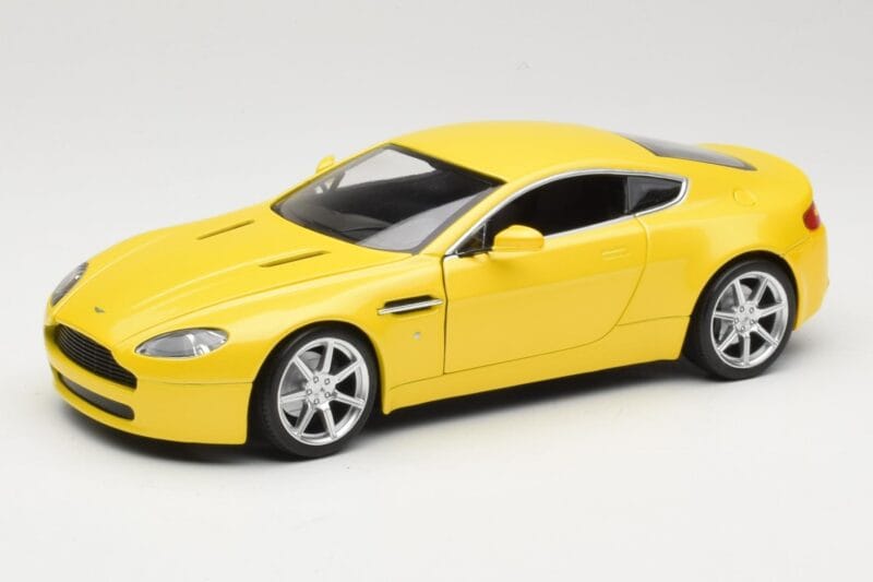 Aston Martin V8 Vantage Žlutý Hot Wheels 1:18 G7159 Kov