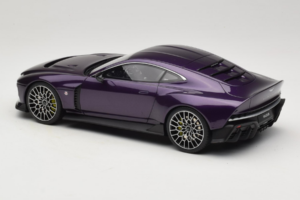 Aston Martin Valour Tmavě Modrý GT Spirit 1:18 GT944 Pryskyřice – obrázek 5 z 6