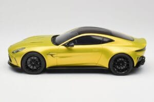 Aston Martin Vantage Cosmopolitan Yellow GT Spirit 1:18 GT514 Pryskyřice – obrázek 3 z 6
