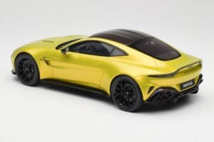 Aston Martin Vantage Cosmopolitan Yellow GT Spirit 1:18 GT514 Pryskyřice – obrázek 5 z 6