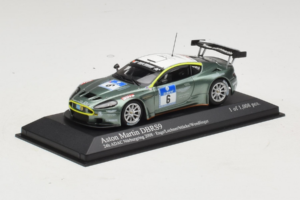 Aston Martin DBRS9 #6 M. Engel / K. Lechner ADAC 24 Hours Nurburgring 2008 Minichamps 1:43 400081306 Kov – obrázek 2 z 4