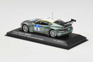 Aston Martin DBRS9 #6 M. Engel / K. Lechner ADAC 24 Hours Nurburgring 2008 Minichamps 1:43 400081306 Kov – obrázek 3 z 4