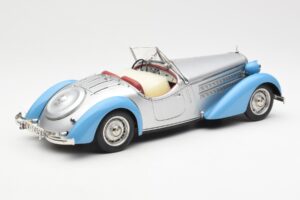 Audi 225 Front Roadster Modro Stříbrný CMC 1:18 M-075B Kov – obrázek 2 z 6