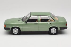 Audi 80 B2 Zelený MCG 1:18 MCG18525 Kov – obrázek 3 z 6