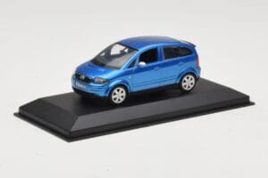 Audi A2 Light Blue Metallic Minichamps 1:43 AUDI007 Kov – obrázek 2 z 4