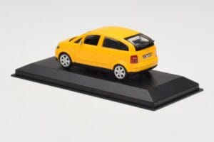 Audi A2 8Z Žlutý Minichamps 1:43 AUDI005 Kov – obrázek 3 z 4