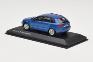 Audi A3 8P Sportback Mauritius Blue Minichamps 1:43 5010403033 Kov – obrázek 3 z 4