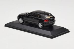 Audi A3 8P Black Metallic Minichamps 1:43 12000 Kov – obrázek 3 z 4