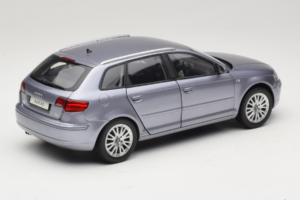 Audi A3 8P Sportback Light Blue Metallic Kyosho 1:18 5010403025 Kov – obrázek 3 z 8