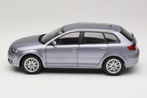Audi A3 8P Sportback Light Blue Metallic Kyosho 1:18 5010403025 Kov – obrázek 4 z 8