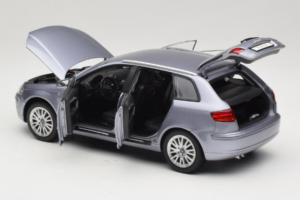 Audi A3 8P Sportback Light Blue Metallic Kyosho 1:18 5010403025 Kov – obrázek 5 z 8
