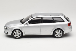 Audi A4 B7 3.2 Quattro Avant Stříbrný Minichamps 1:18 5010404215 Kov – obrázek 4 z 8