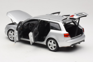 Audi A4 B7 3.2 Quattro Avant Stříbrný Minichamps 1:18 5010404215 Kov – obrázek 5 z 8