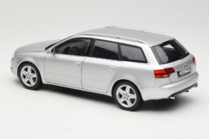 Audi A4 B7 3.2 Quattro Avant Stříbrný Minichamps 1:18 5010404215 Kov – obrázek 7 z 8