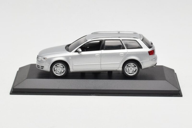 Audi A4 B7 Avant Stříbrný Minichamps 1:43 AUDI009 Kov