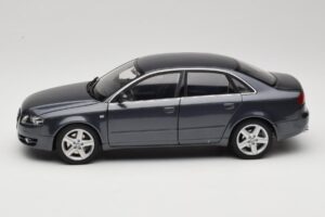 Audi A4 B7 Šedý Metalíza Minichamps 1:18 100014400 Kov – obrázek 4 z 8