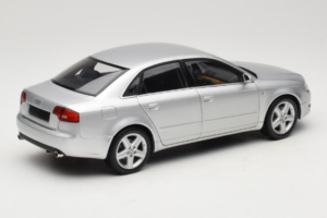 Audi A4 B7 Stříbrný Minichamps 1:18 100014402 Kov – obrázek 3 z 8
