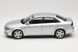 Audi A4 B7 Stříbrný Minichamps 1:18 100014402 Kov – obrázek 4 z 8