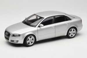 Audi A4 B7 Stříbrný Minichamps 1:18 100014402 Kov
