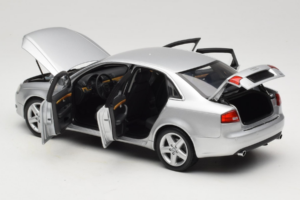 Audi A4 B7 Stříbrný Minichamps 1:18 100014402 Kov – obrázek 5 z 8