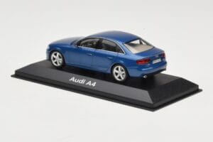 Audi A4 B8 3.2 Quattro Aruba Blue Minichamps 1:43 5010704123 Kov – obrázek 3 z 4
