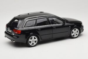 Audi A4 B8 Avant 3.2 Quattro Černý Minichamps 1:18 5010404225 Kov – obrázek 3 z 8