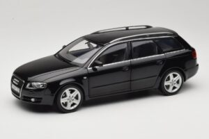 Audi A4 B8 Avant 3.2 Quattro Černý Minichamps 1:18 5010404225 Kov