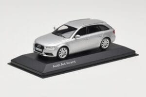 Audi A4 B8 Avant Ice Silver Minichamps 1:43 5011204213 Kov – obrázek 2 z 4
