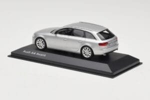Audi A4 B8 Avant Ice Silver Minichamps 1:43 5011204213 Kov – obrázek 3 z 4
