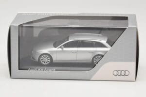 Audi A4 B8 Avant Ice Silver Minichamps 1:43 5011204213 Kov – obrázek 4 z 4