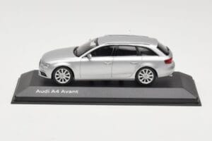 Audi A4 B8 Avant Ice Silver Minichamps 1:43 5011204213 Kov