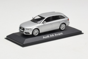 Audi A4 B8 Avant Ice Silver Minichamps 1:43 5011204213-R1 Kov – obrázek 2 z 4