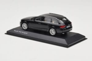 Audi A4 B8 Avant Phantom Black Minichamps 1:43 5011204223 Kov – obrázek 3 z 4