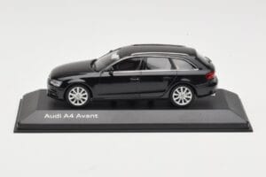 Audi A4 B8 Avant Phantom Black Minichamps 1:43 5011204223 Kov