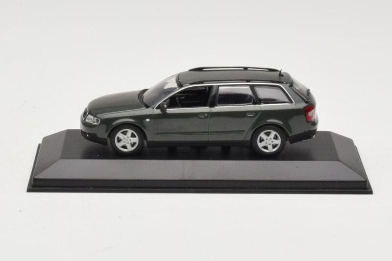 Audi A6 C5 Avant Tmavě Šedý Minichamps 1:43 AUDI006 Kov