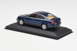Audi A6 C5 Tmavě Modrá Minichamps 1:43 132093 Kov – obrázek 3 z 4