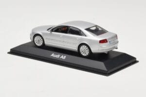 Audi A8 D3 Světle Stříbrný Minichamps 1:43 5010508113 Kov – obrázek 3 z 4