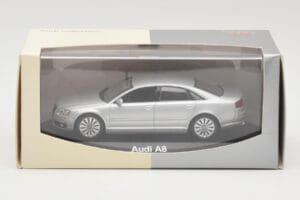 Audi A8 D3 Světle Stříbrný Minichamps 1:43 5010508113 Kov – obrázek 4 z 4