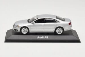 Audi A8 D3 Světle Stříbrný Minichamps 1:43 5010508113 Kov