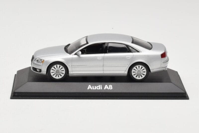 Audi A8 D3 Světle Stříbrný Minichamps 1:43 5010508113 Kov