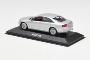 Audi A8 D3 Stříbrný Minichamps 1:43 20000001386001 Kov – obrázek 3 z 4