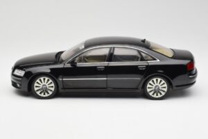 Audi A8 D3 W12 Černý Kyosho 1:18 09212BK Kov – obrázek 4 z 8
