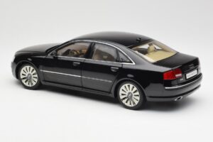 Audi A8 D3 W12 Černý Kyosho 1:18 09212BK Kov – obrázek 7 z 8