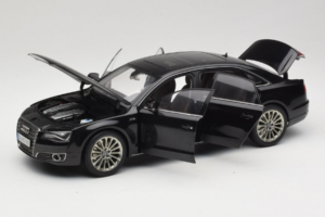 Audi A8L D3 W12 Phantom Black Kyosho 1:18 5011008125 Kov – obrázek 2 z 8