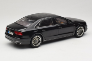 Audi A8L D3 W12 Phantom Black Kyosho 1:18 5011008125 Kov – obrázek 3 z 8