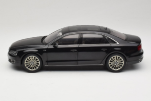 Audi A8L D3 W12 Phantom Black Kyosho 1:18 5011008125 Kov – obrázek 4 z 8