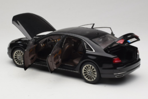 Audi A8L D3 W12 Phantom Black Kyosho 1:18 5011008125 Kov – obrázek 5 z 8