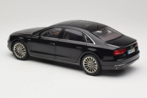 Audi A8L D3 W12 Phantom Black Kyosho 1:18 5011008125 Kov – obrázek 7 z 8